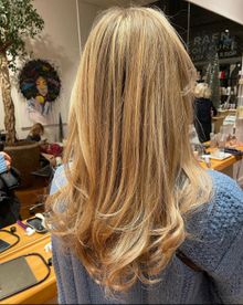 Women's haircut and babylights