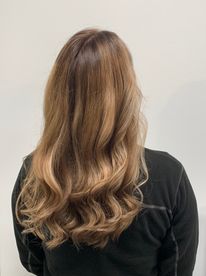 Full color, root shadow and women's cut